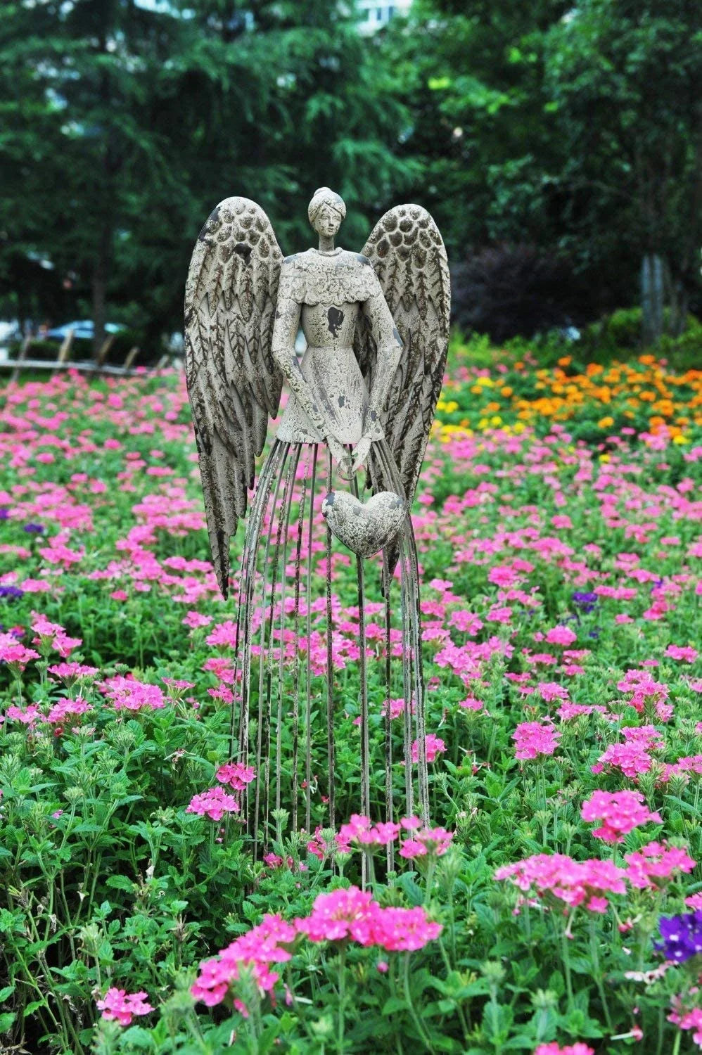 Antiqued Metal Garden Angel Statue with Heart, Indoor Outdoor Angel Yard Art Decor Lawn Patio Decorations Holiday Decor Garden Gift Idea, 32° F (Heart)