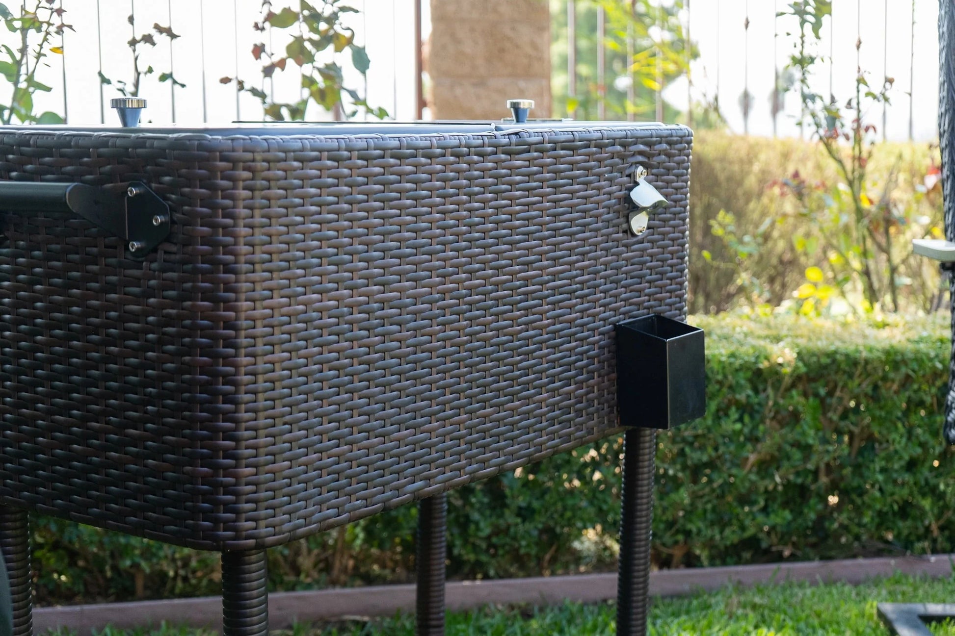 Permasteel 80-QT Wicker Outdoor Patio Cooler, Hand-Woven Wicker Cooler Cart, Rolling Cooler on Wheels with Handle, Brown