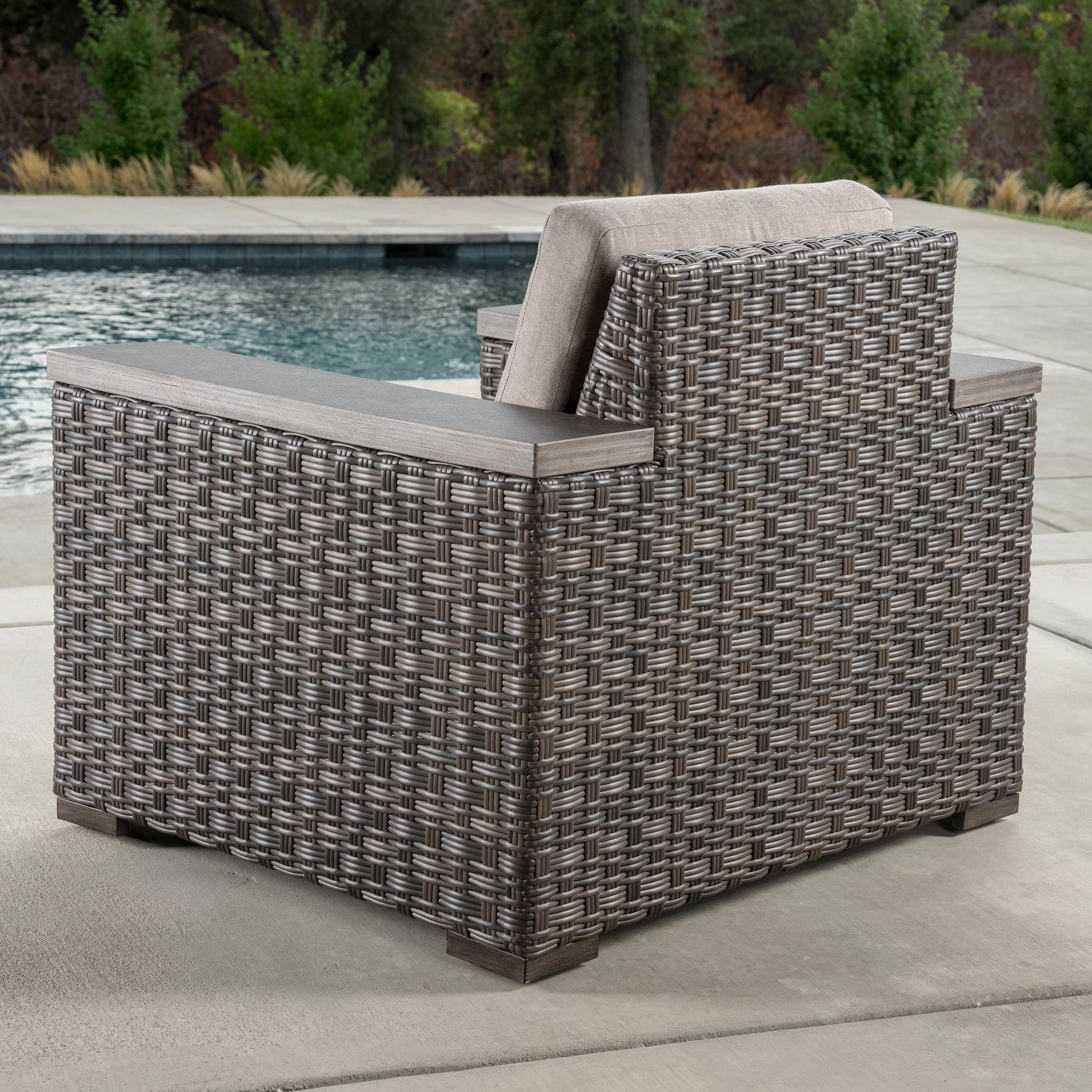 SunVilla Acadia XL 4-piece Outdoor Patio Seating Set