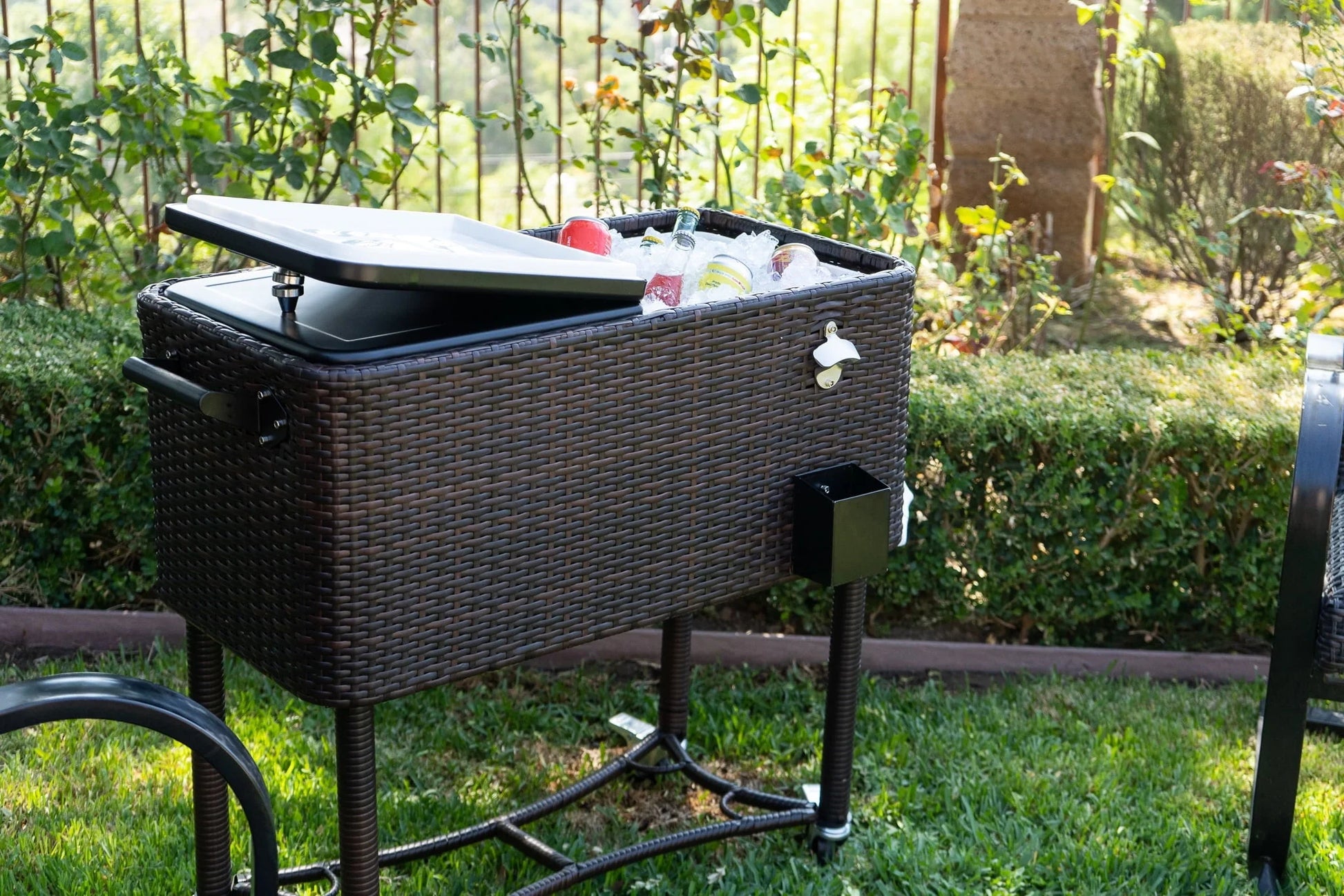 Permasteel 80-QT Wicker Outdoor Patio Cooler, Hand-Woven Wicker Cooler Cart, Rolling Cooler on Wheels with Handle, Brown