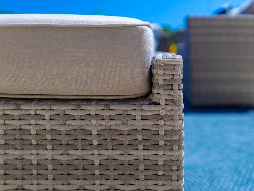 Sorrento 6-Piece M Resin Wicker Outdoor Patio Furniture Lounge Sofa Set in Gray w/Loveseat, Two Armchairs, Two Ottomans, and Coffee Table (Flat-Weave Gray Wicker, Polyester Light Gray)