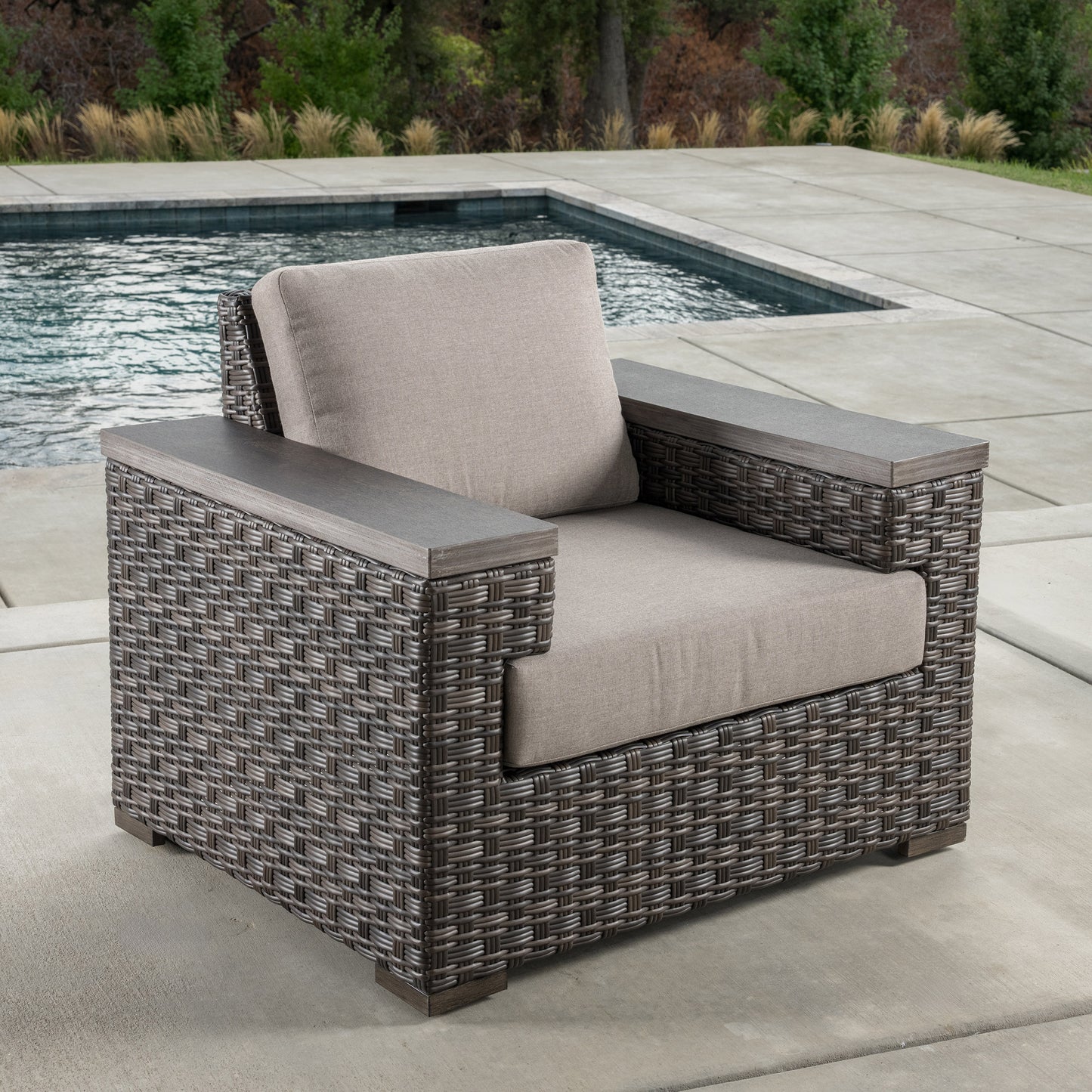 SunVilla Acadia XL 4-piece Outdoor Patio Seating Set
