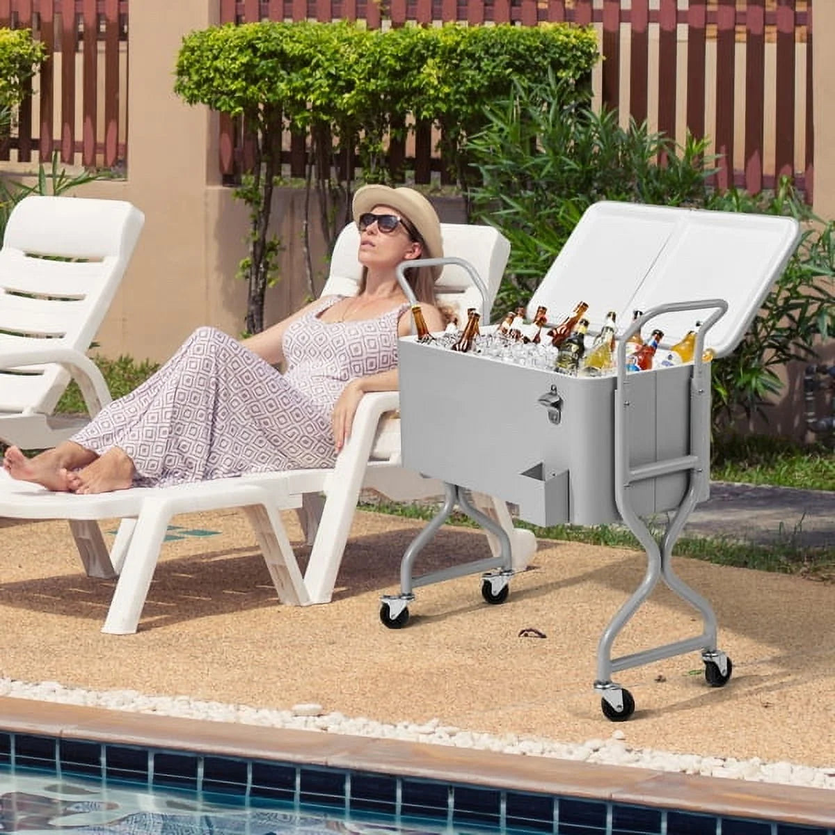 80-quart outdoor beverage rolling cooler, convenient design, easy to clean, with internal insulation function, with wheels for easy mobility, suitable for backyards and patios