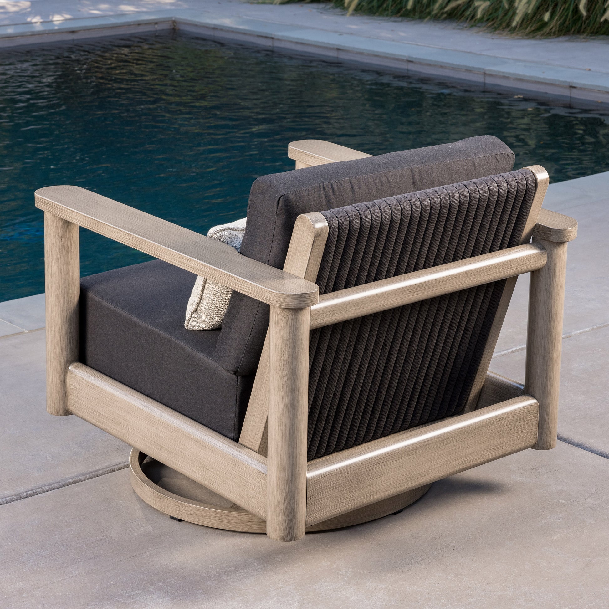 SunVilla Barton 4-piece Outdoor Patio Seating Set
