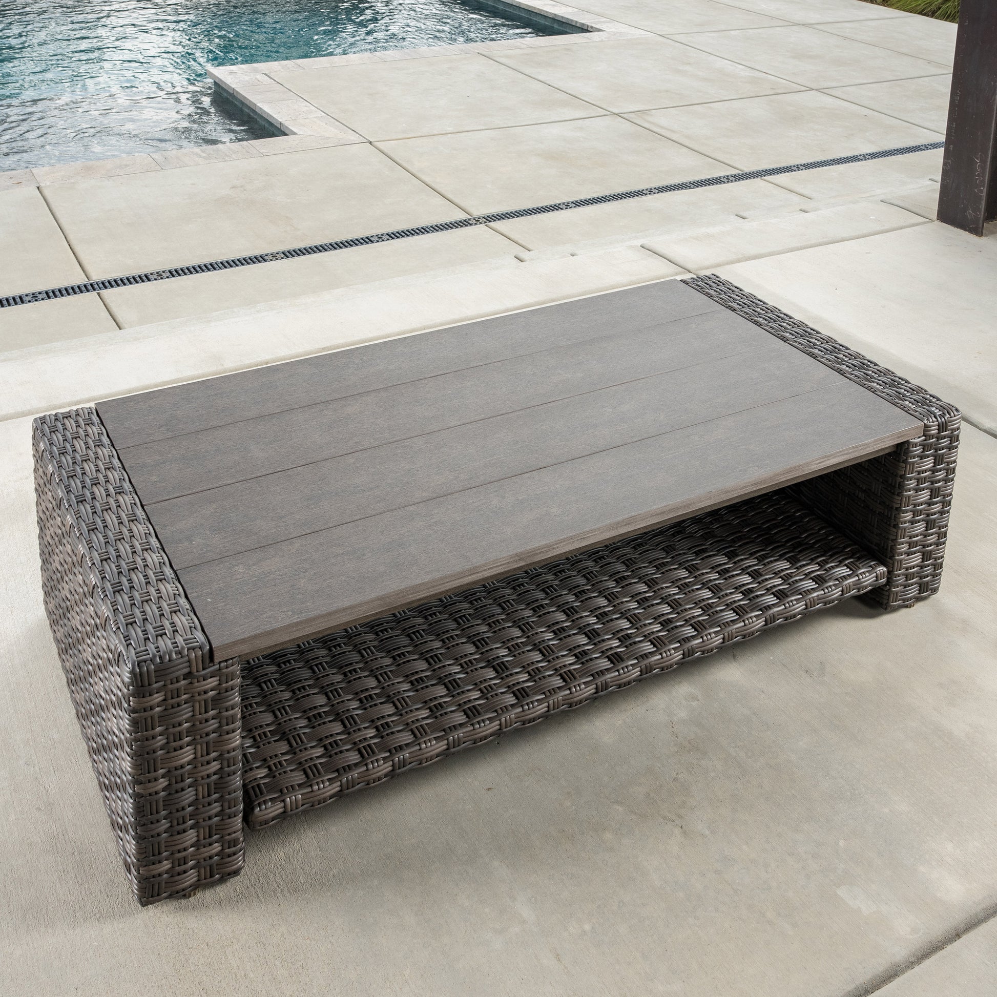 SunVilla Acadia XL 4-piece Outdoor Patio Seating Set