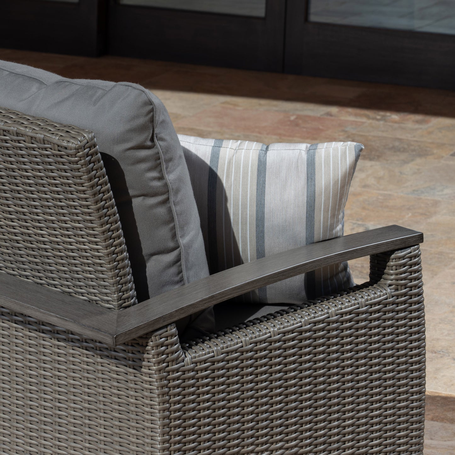 Grand Leisure Las Palmas 17-piece Outdoor Patio Estate Set