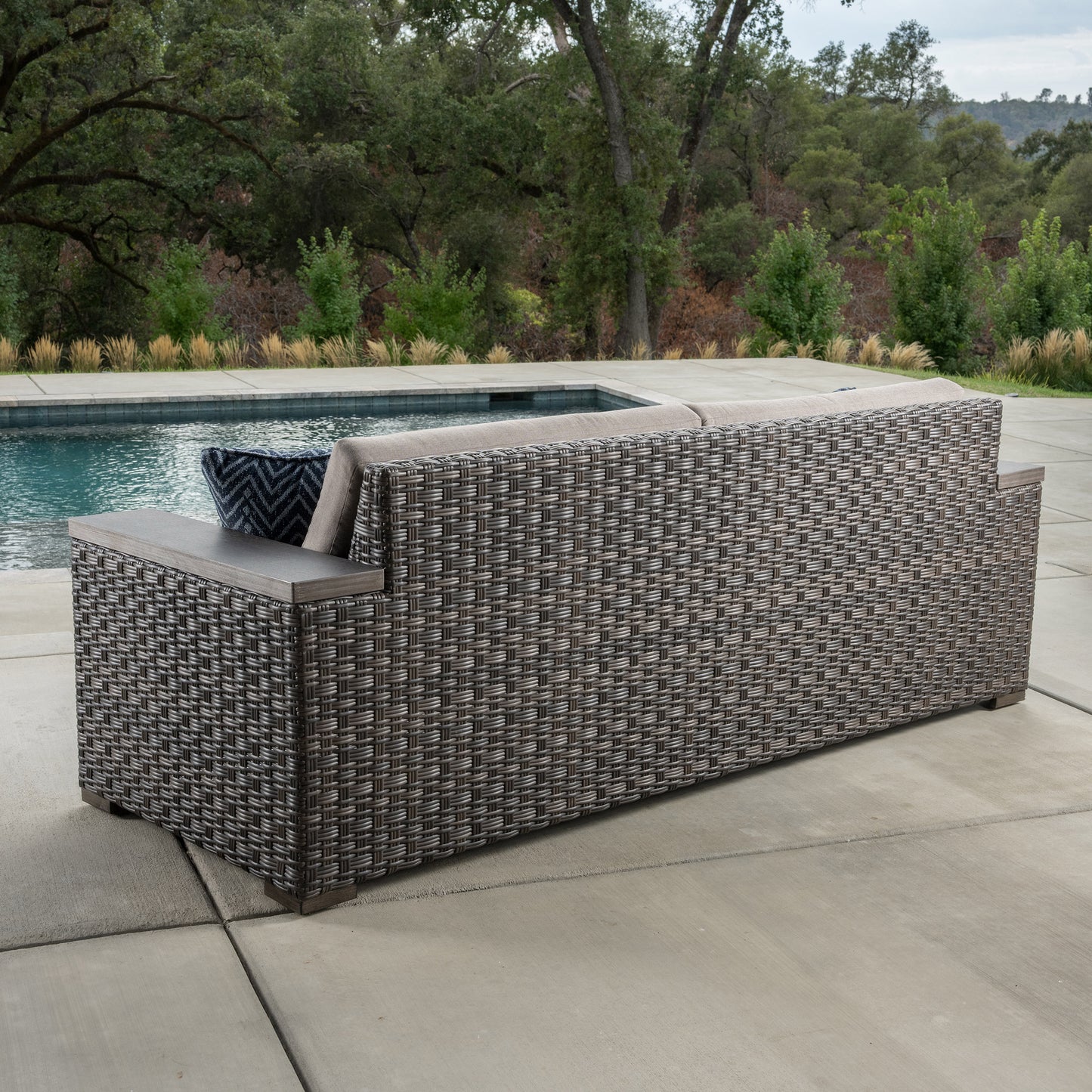 SunVilla Acadia XL 4-piece Outdoor Patio Seating Set