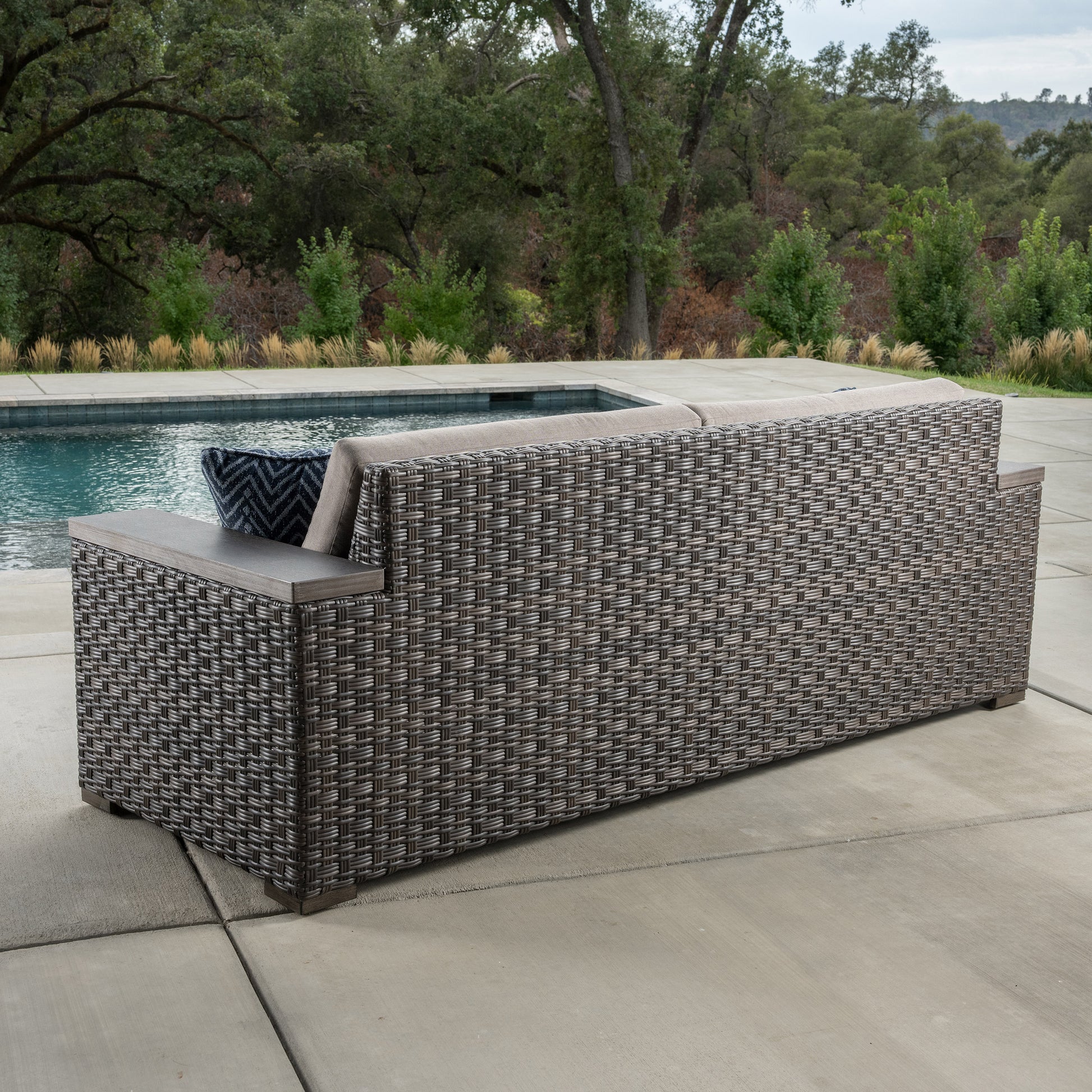 SunVilla Acadia XL 4-piece Outdoor Patio Seating Set