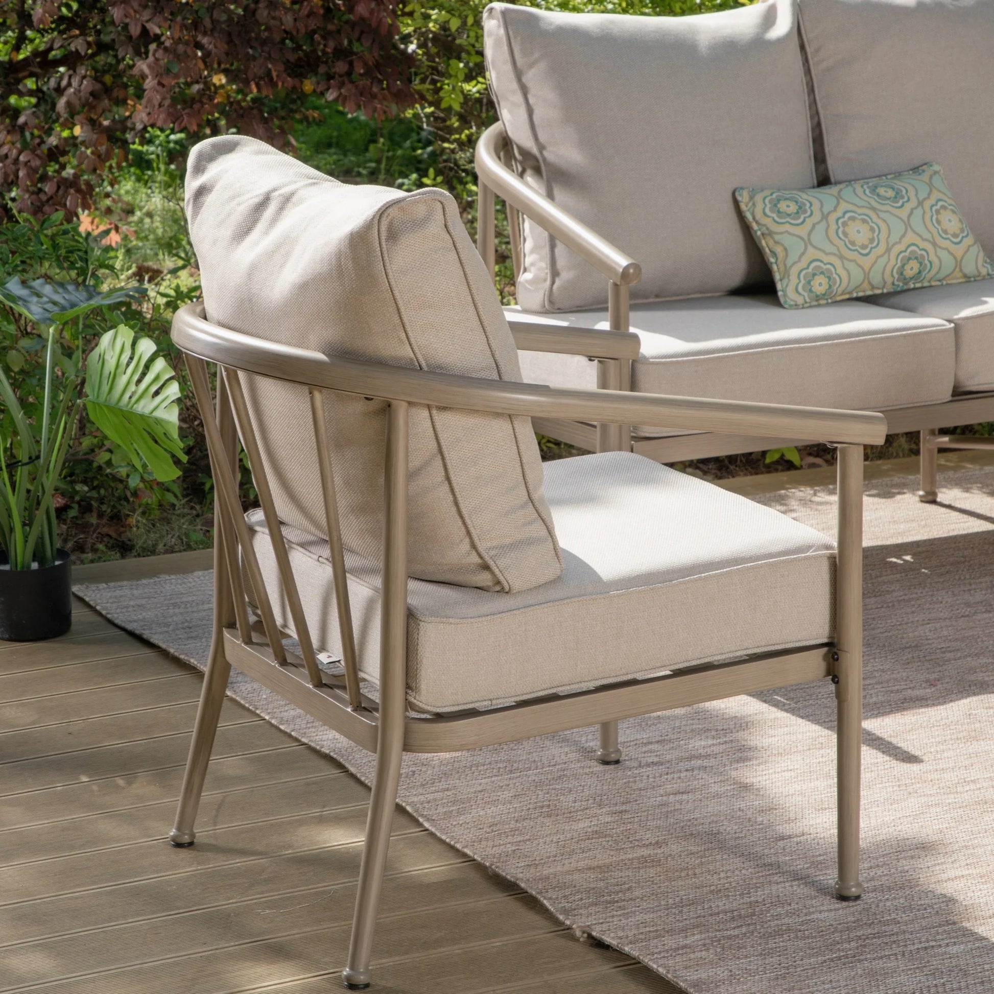 MF Studio 4-Piece Windsor Style Outdoor Patio Furniture Set, Farmhouse Wood-Grain Metal Outdoor Patio Conversation Set for 5 People, Beige