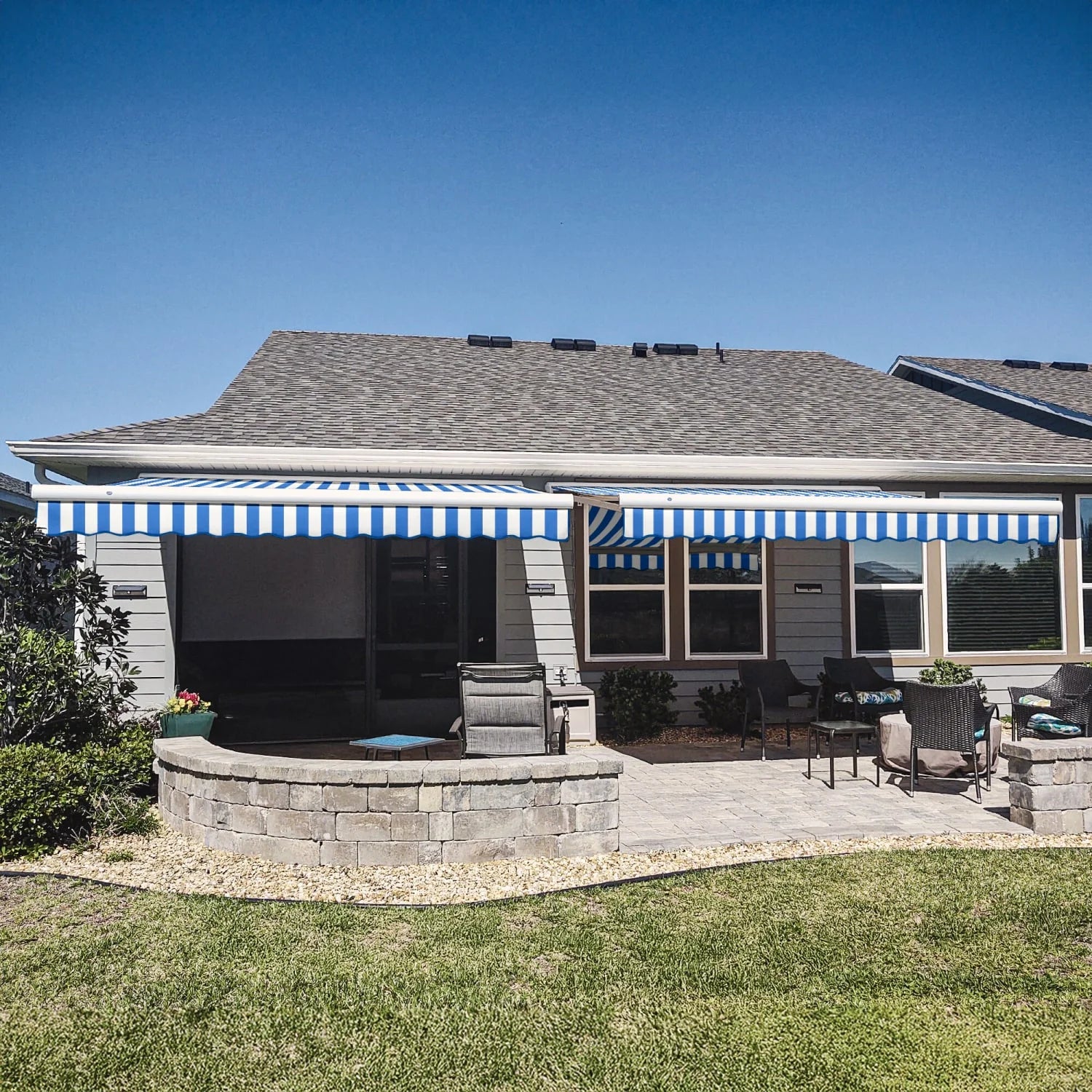 Awntech 10 Ft Key West Manual Heavy Duty Patio Retractable Awning with Cassette (120in x 9.38in x 96in), Bright Blue/White Stripe