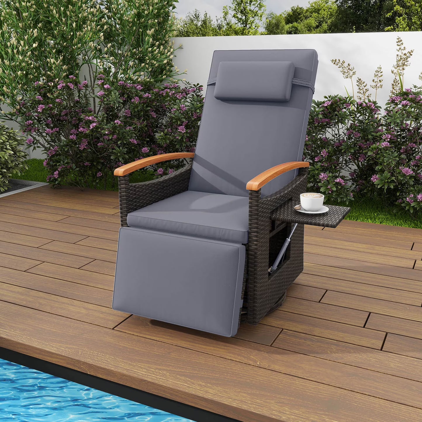 Costway Outdoor 360° Swivel Rattan Recliner Chair Patio Wicker Chaise Lounge Chair Beige