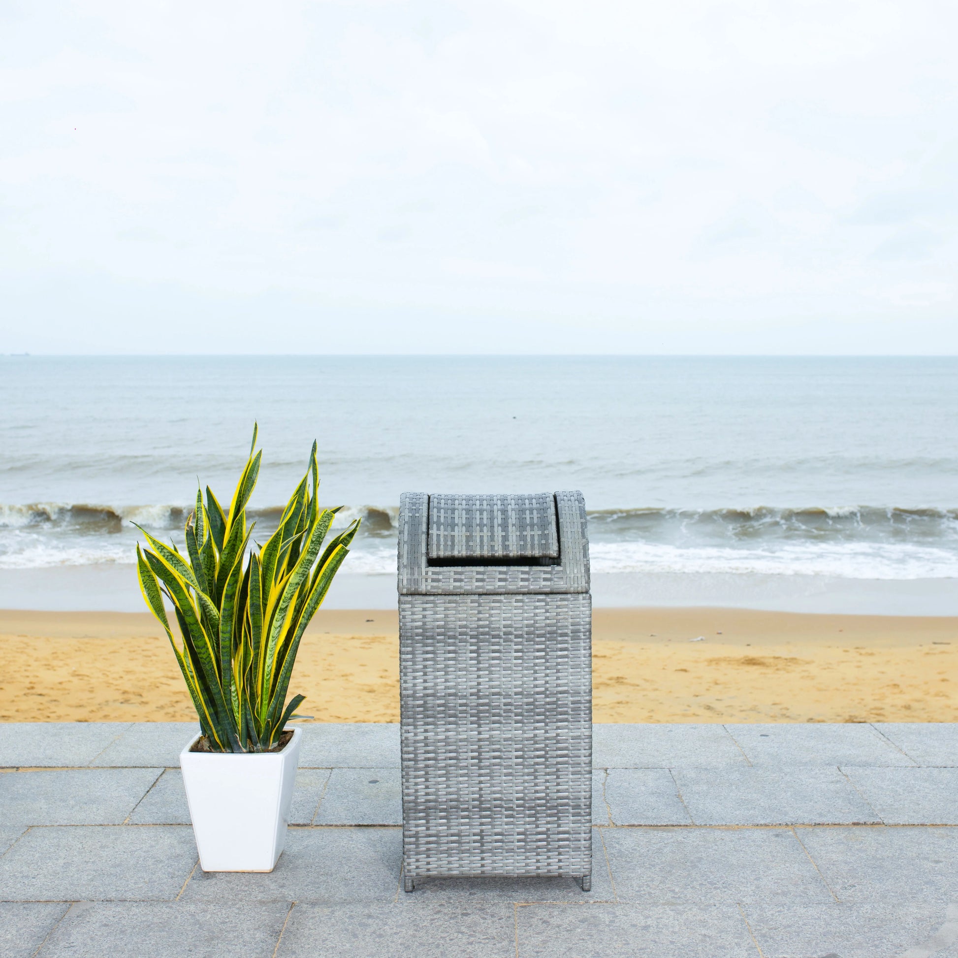 Safavieh Serapis Outdoor Patio Trash Bin - Black