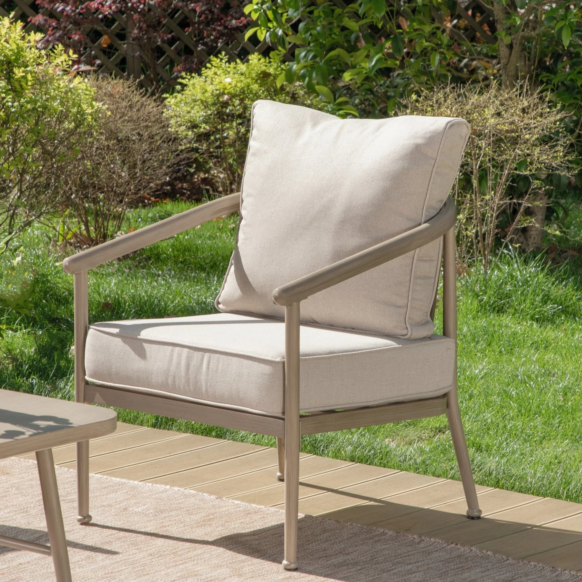 MF Studio 4-Piece Windsor Style Outdoor Patio Furniture Set, Farmhouse Wood-Grain Metal Outdoor Patio Conversation Set for 5 People, Beige